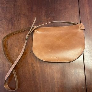Able Crossbody- Nara. Color Whiskey